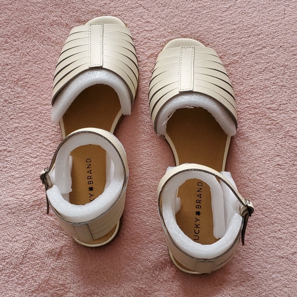 Sandals - Picture 9 of 9